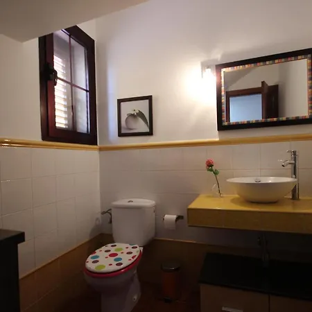 Garden & Private Swimming Pool Holiday home *