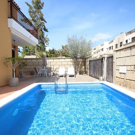 Garden & Private Swimming Pool Holiday home Cho
